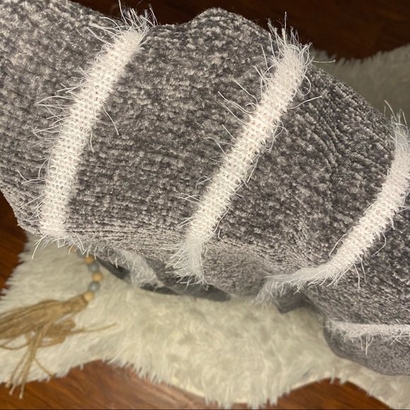 NWOT Fuzzy Striped Sweater XL - Picture 4 of 4